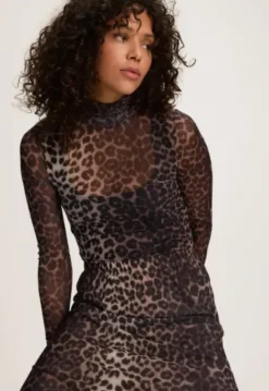 Online Marci Rok Lang Rokken