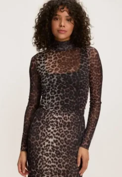 New Meredith Longsleeve T-shirts & Tops